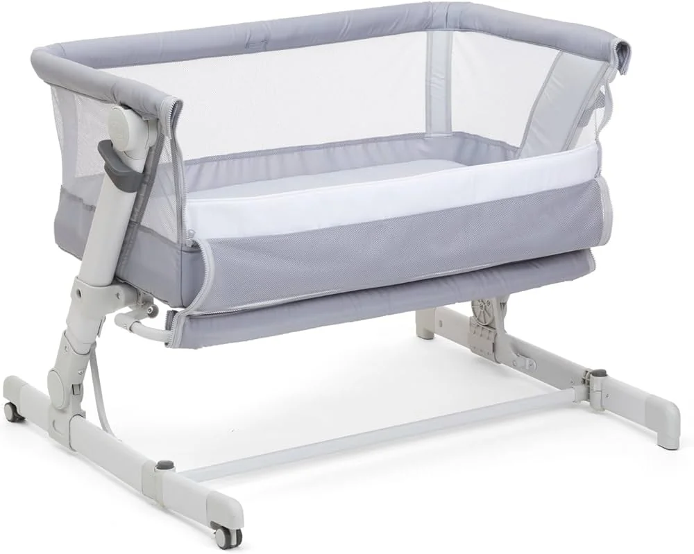 Berceau Chicco Next2Me Magic Evo dans une chambre de bébé.