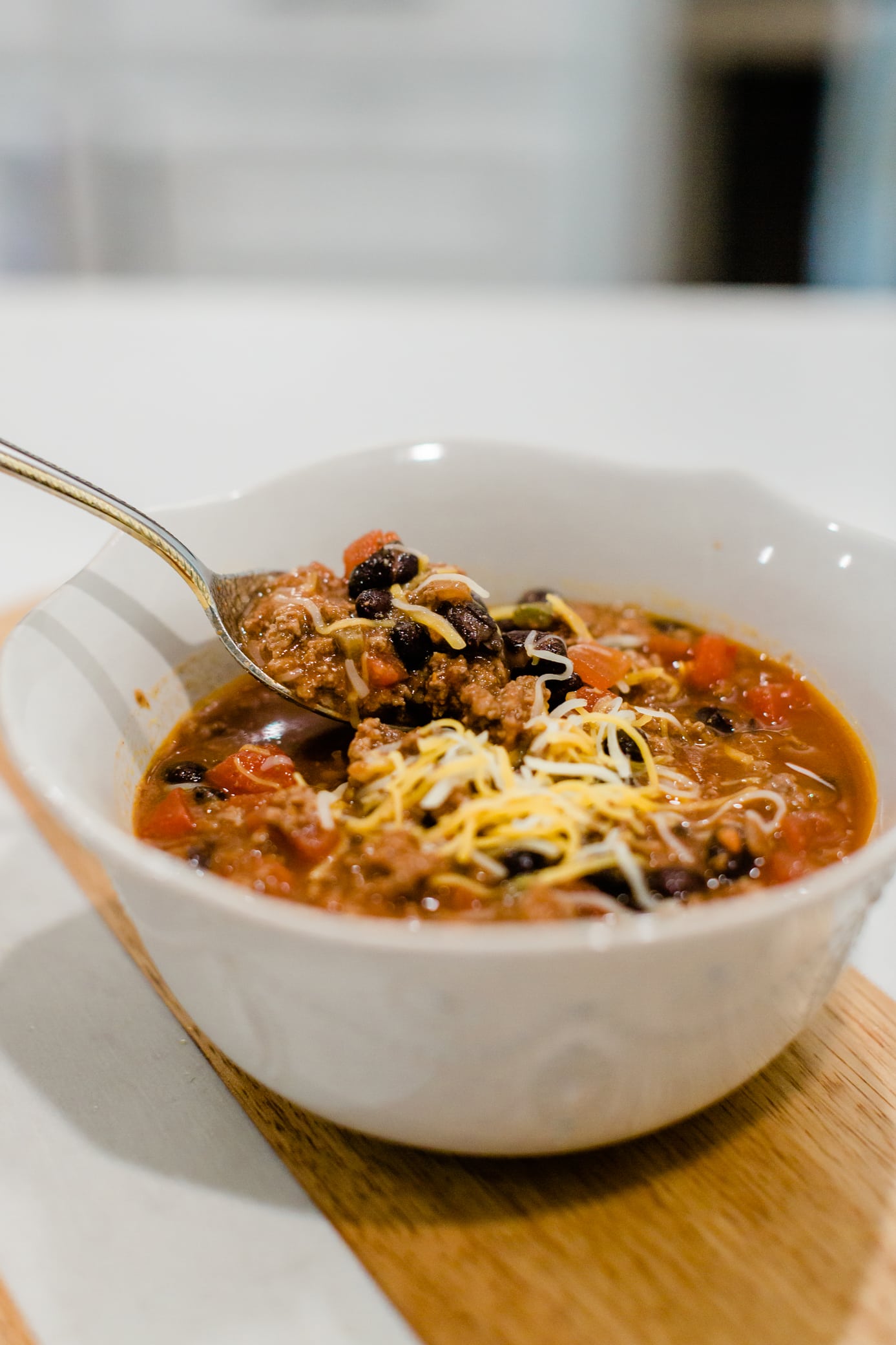 Bol de chili avec fromage râpé