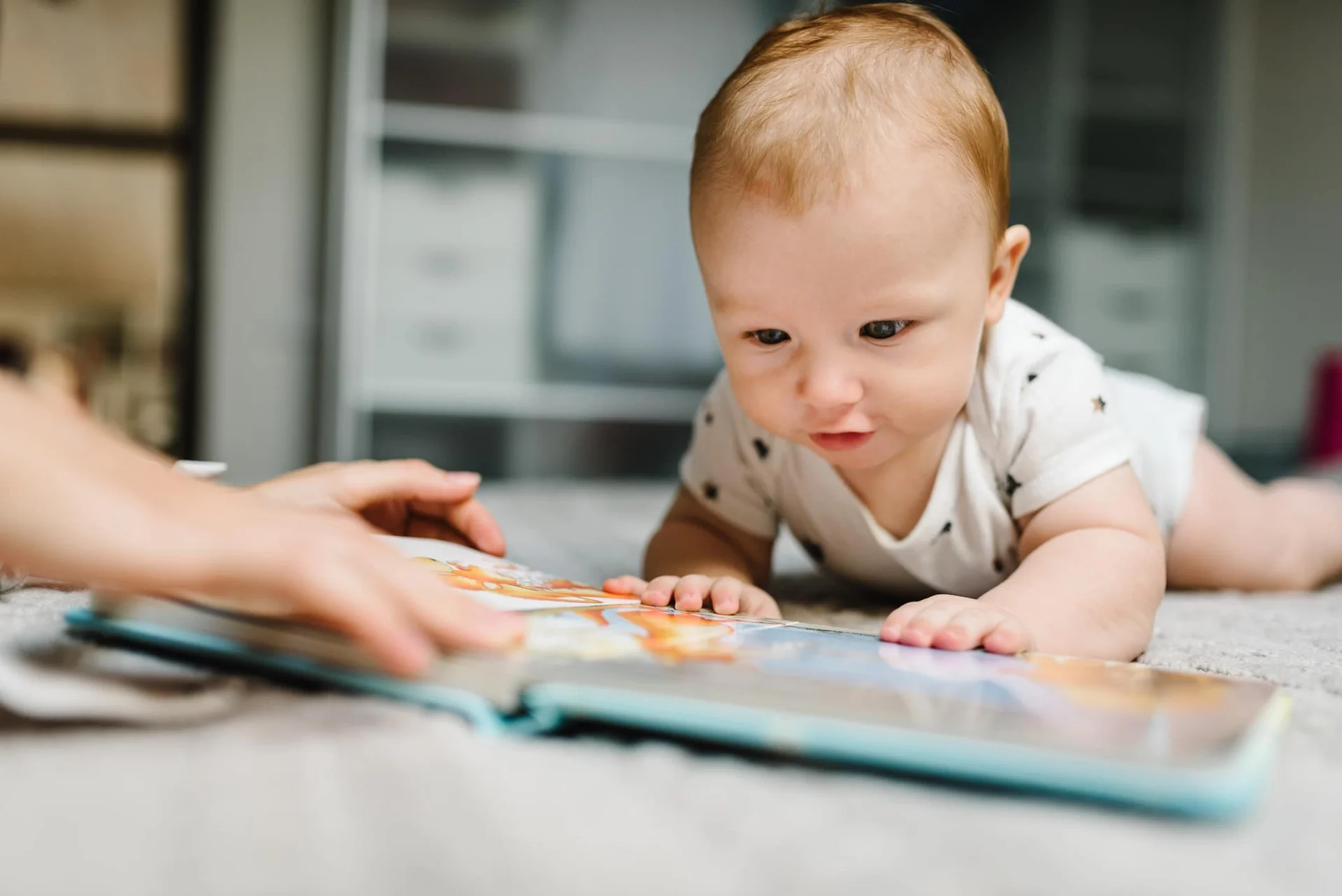 Éveil de bébé : activités ludiques de 0 à 15 mois