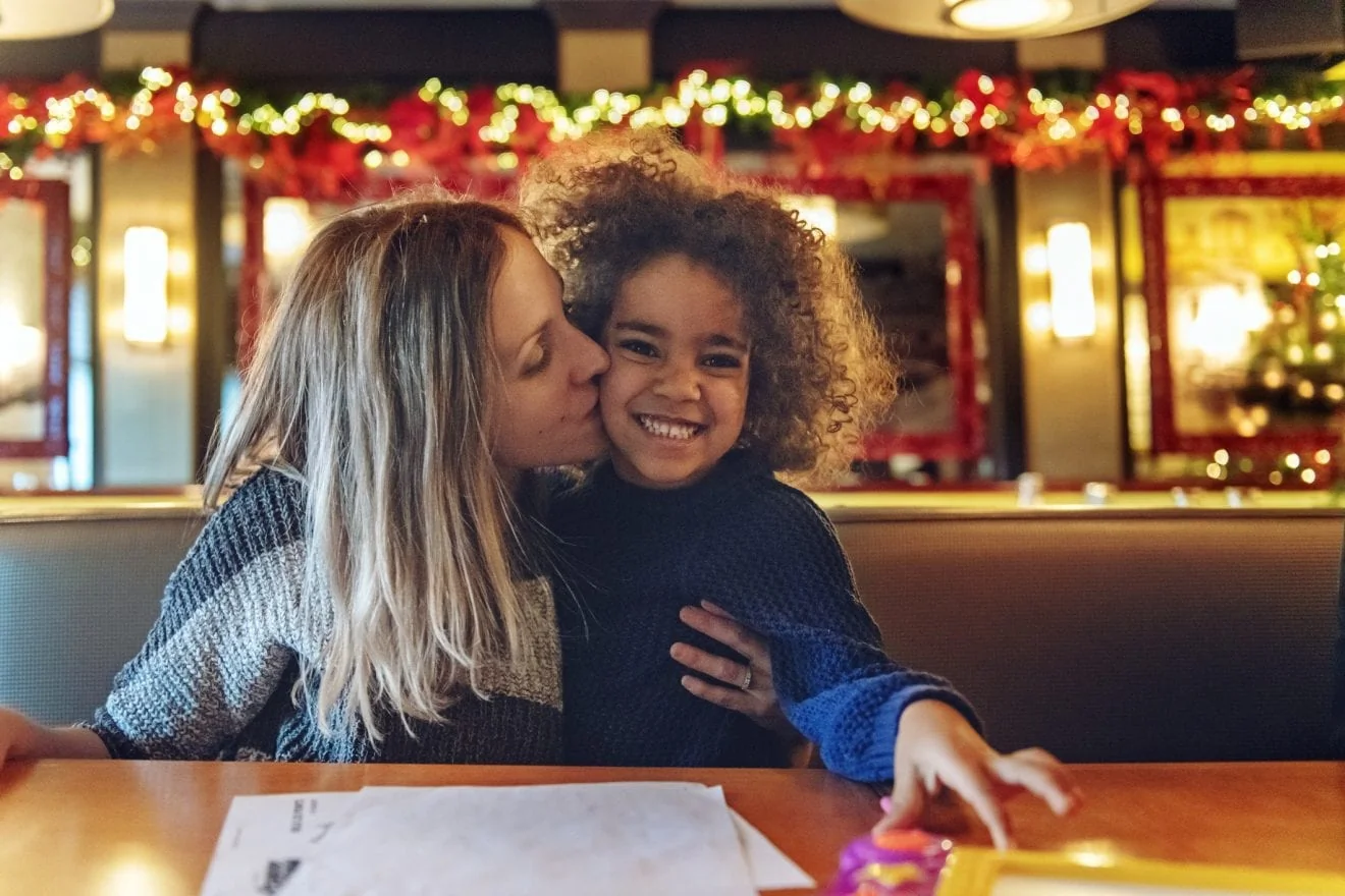15 jouets pour occuper vos enfants au restaurant et manger sereinement - Vie de Famille & Organisation