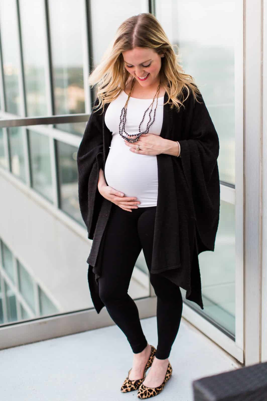 Poncho porté avec des leggings