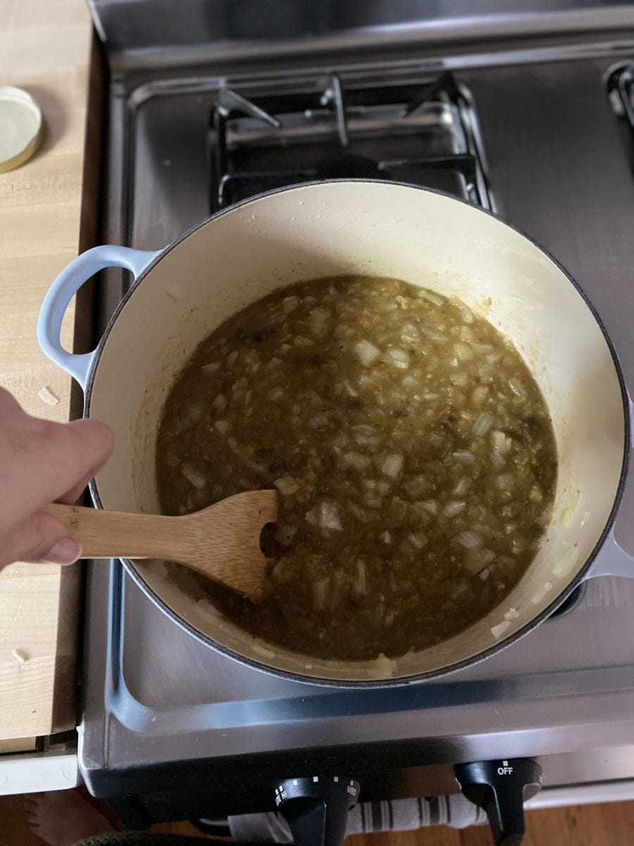 Mélange de la sauce avec les légumes