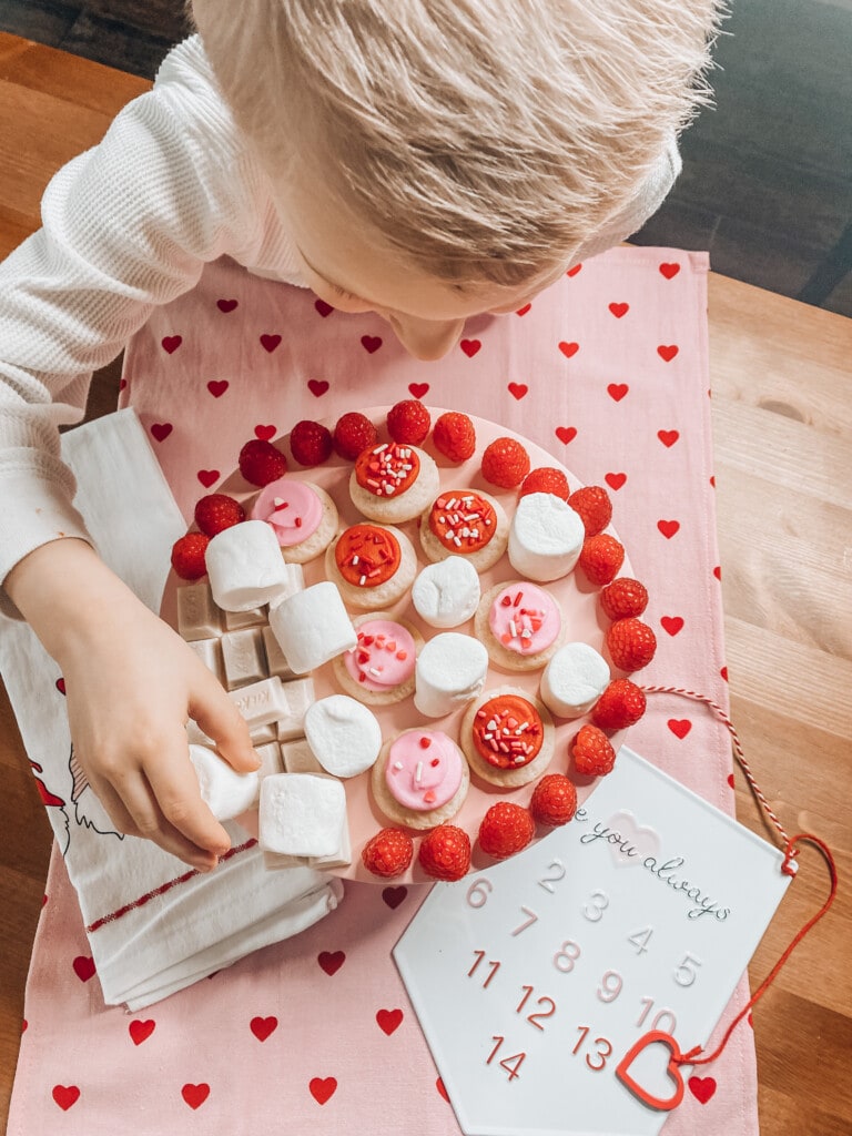 Plateau de collations de Saint-Valentin pour enfants