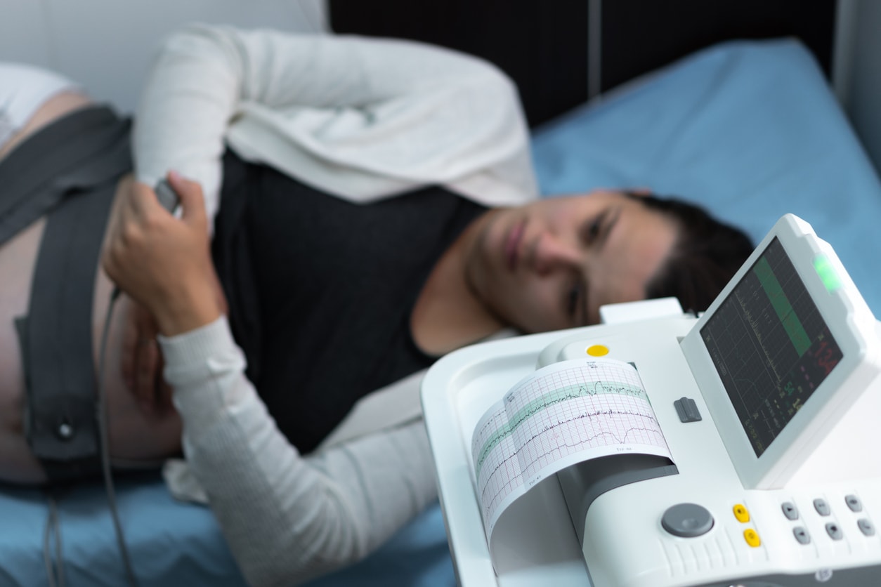Examen de cardiotocographie à l'hôpital