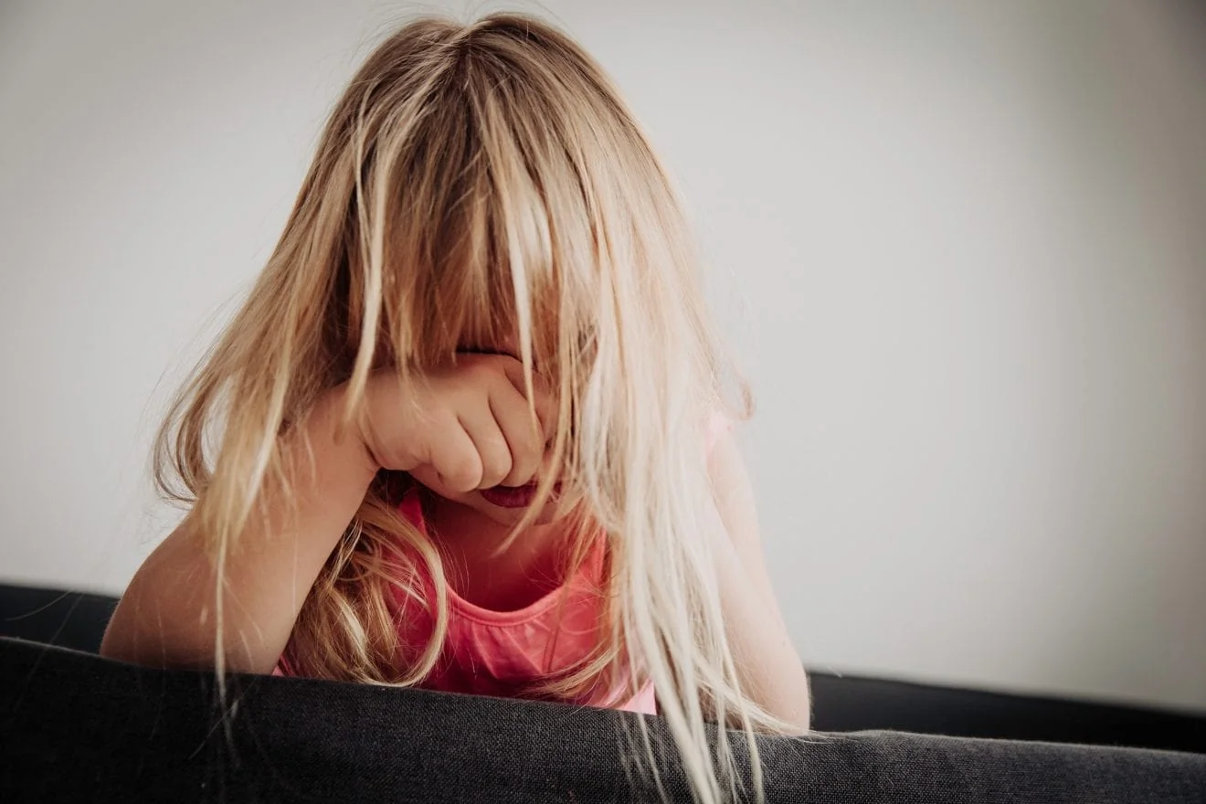 troubles anxieux, peurs infantiles, symptômes anxiété enfant, rassurer son enfant, santé mentale enfant
