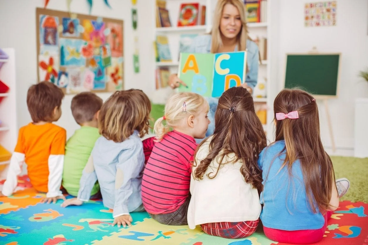 7 Conseils pour Bien Choisir le Mode de Garde ou la Première École de Votre Enfant