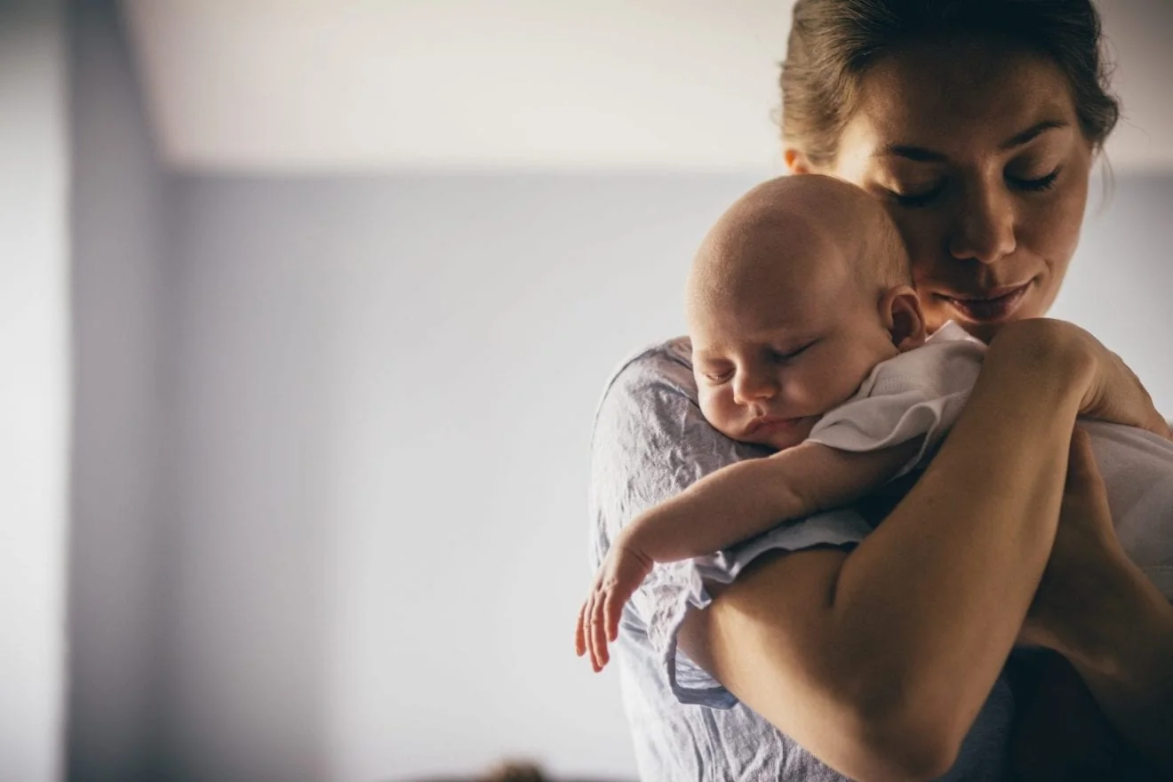 devenir maman, post-partum, réalité maman, attentes parentales, vie de famille