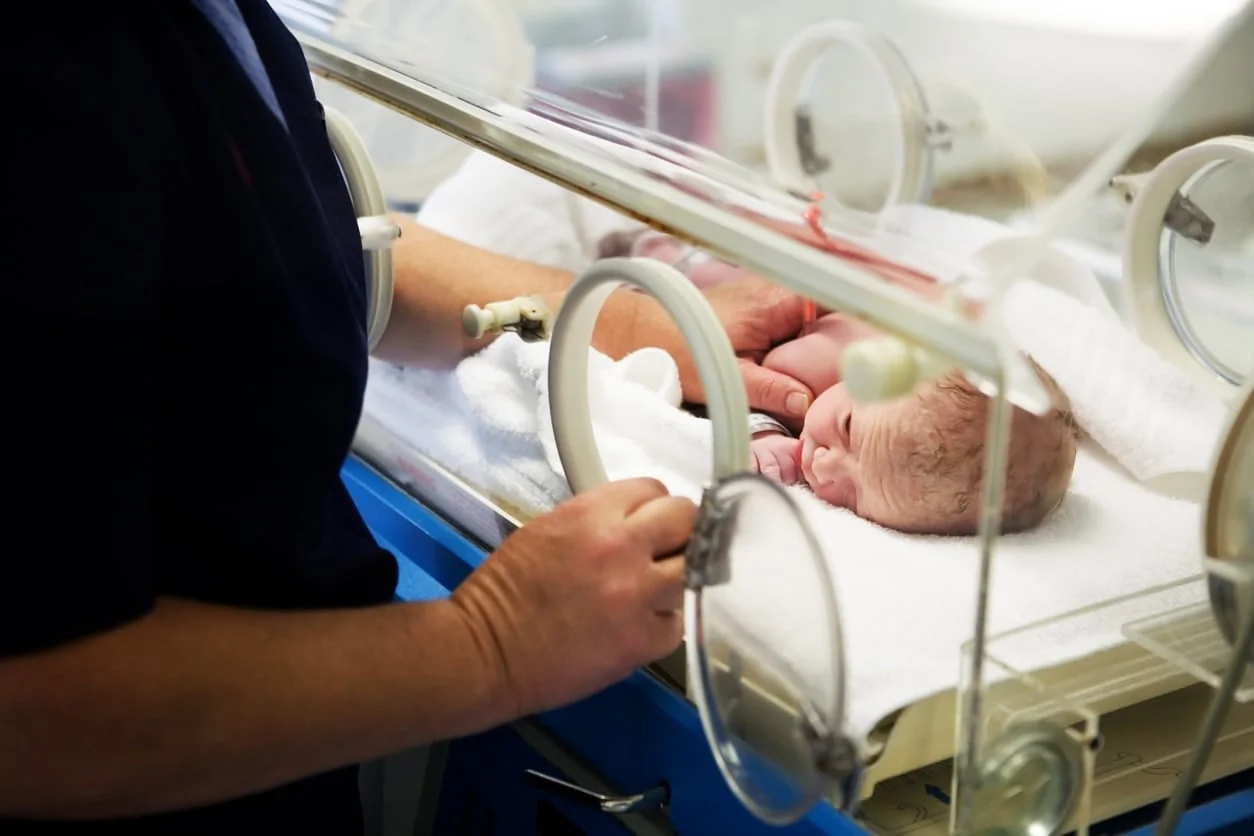 soins intensifs nouveau-né, bébé prématuré, réanimation néonatale, service de néonatologie