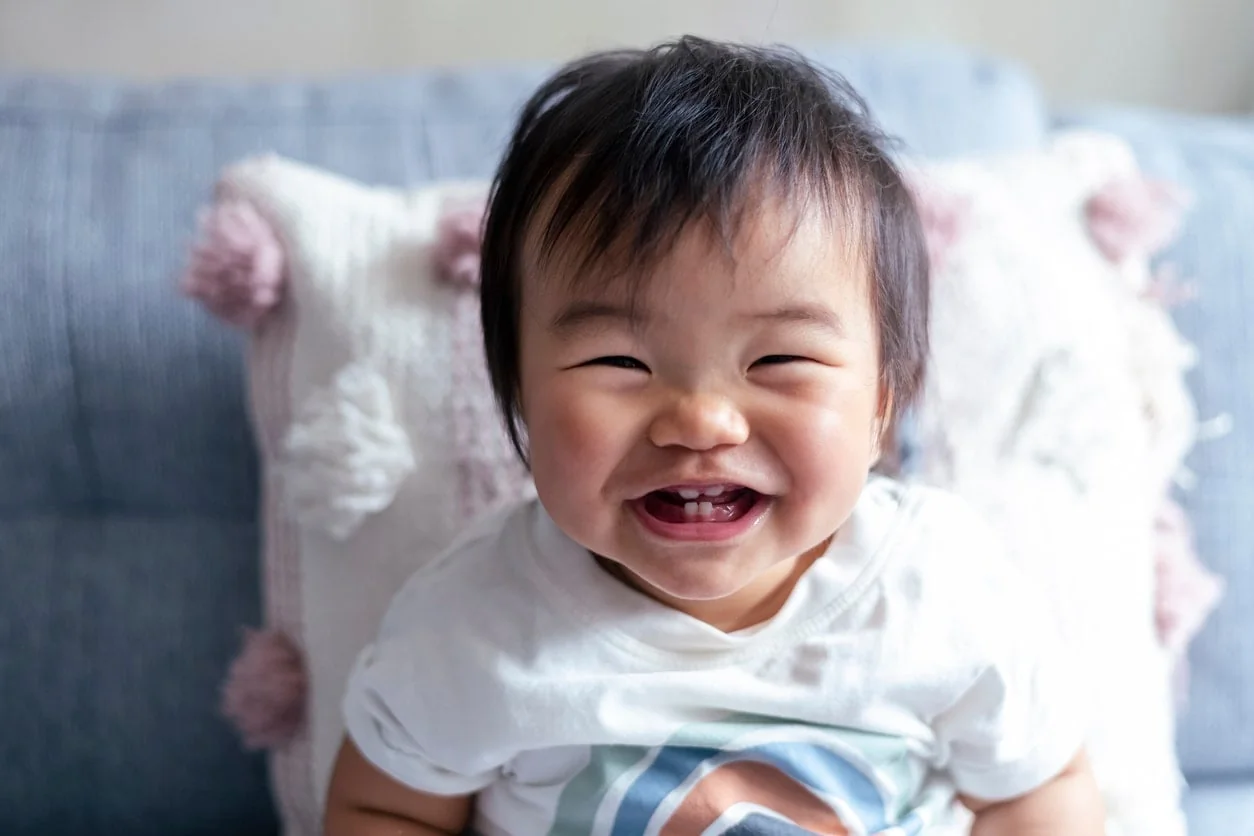 Bébé a 6 mois : Éveil, alimentation et sommeil (Guide complet) - Bébé 0–12 Mois