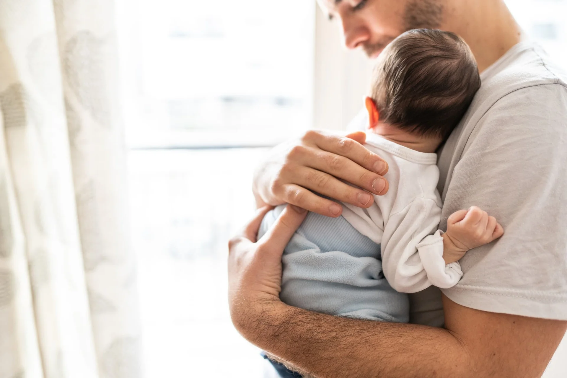 Pourquoi il est essentiel de laisser de la place au co-parent avec bébé - Post-Partum & Jeune Maman