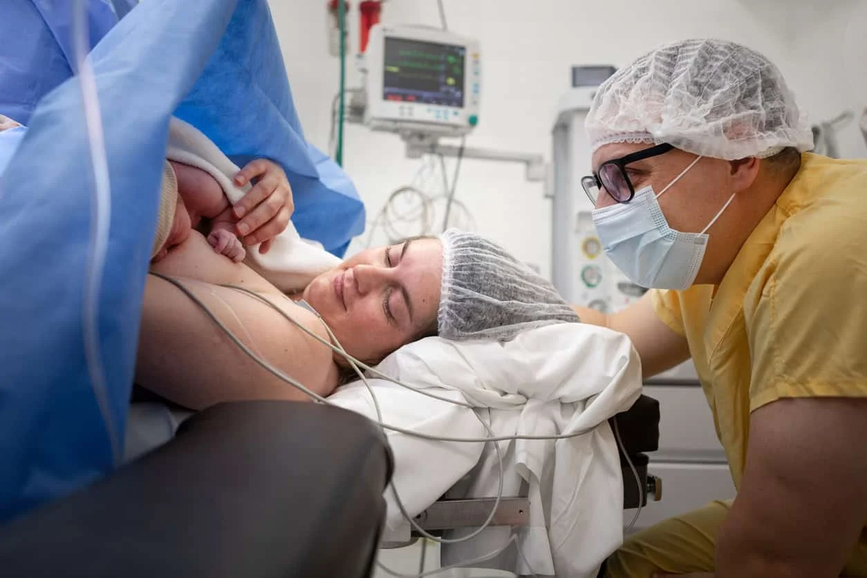 Préparer sa césarienne : comprendre l'intervention pour une naissance sereine - Grossesse & Accouchement