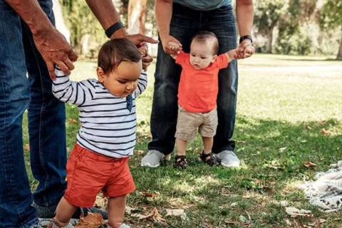 Apprentissage de la marche chez le jeune enfant